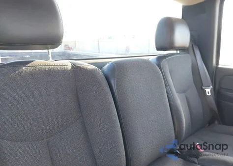 2004 Chevrolet Silverado 1500 Work Truck z USA, uszkodzony, nr VIN 1GCEC14V24Z245067